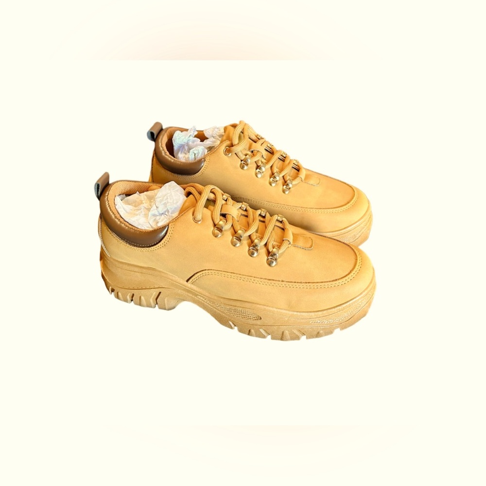 JustFab Sneakers Size 7 New in Box "Georgia Flatform"
